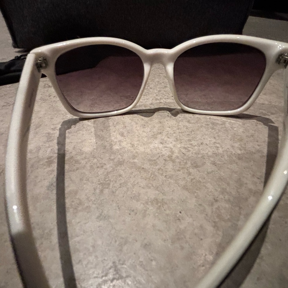 Vintage Oscar de La Renta Classic Black Cat-Eye Women's Sunglasses - - Picture 3 of 5